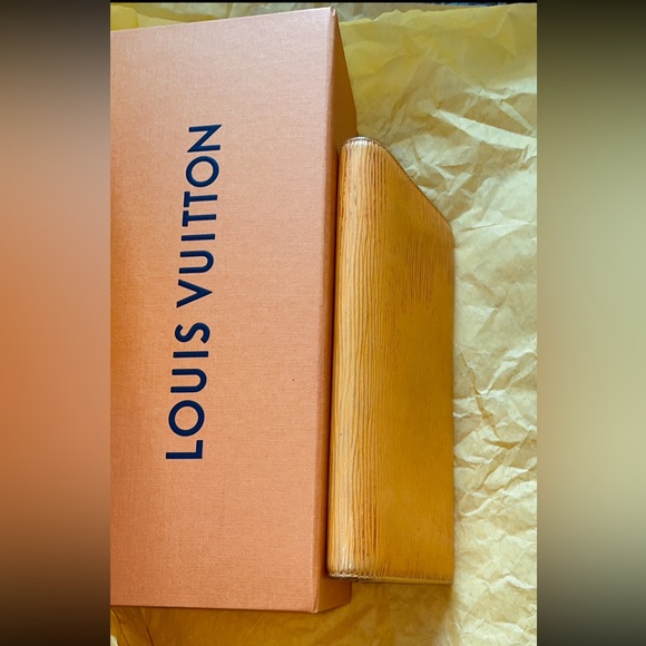 LV yellow with purple interior Epi Sarah wallet - Picture 11 of 12